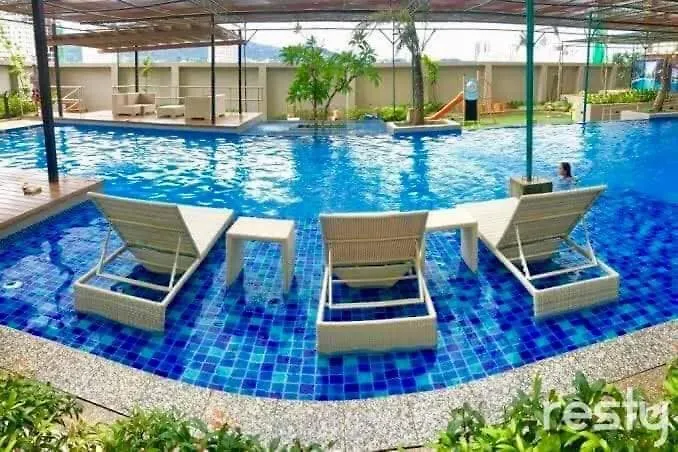 Horizon 101 A4 Near Robinson Mall Free Pool Wifi Cebu